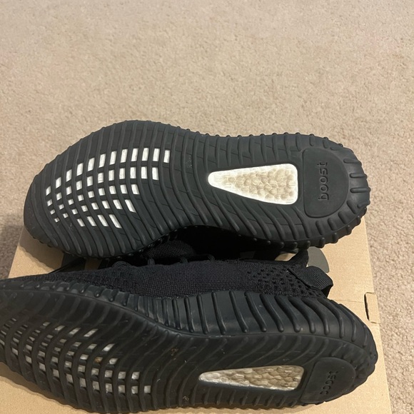 Adidas yeezy 350 onyx size 9 men - Picture 6 of 6